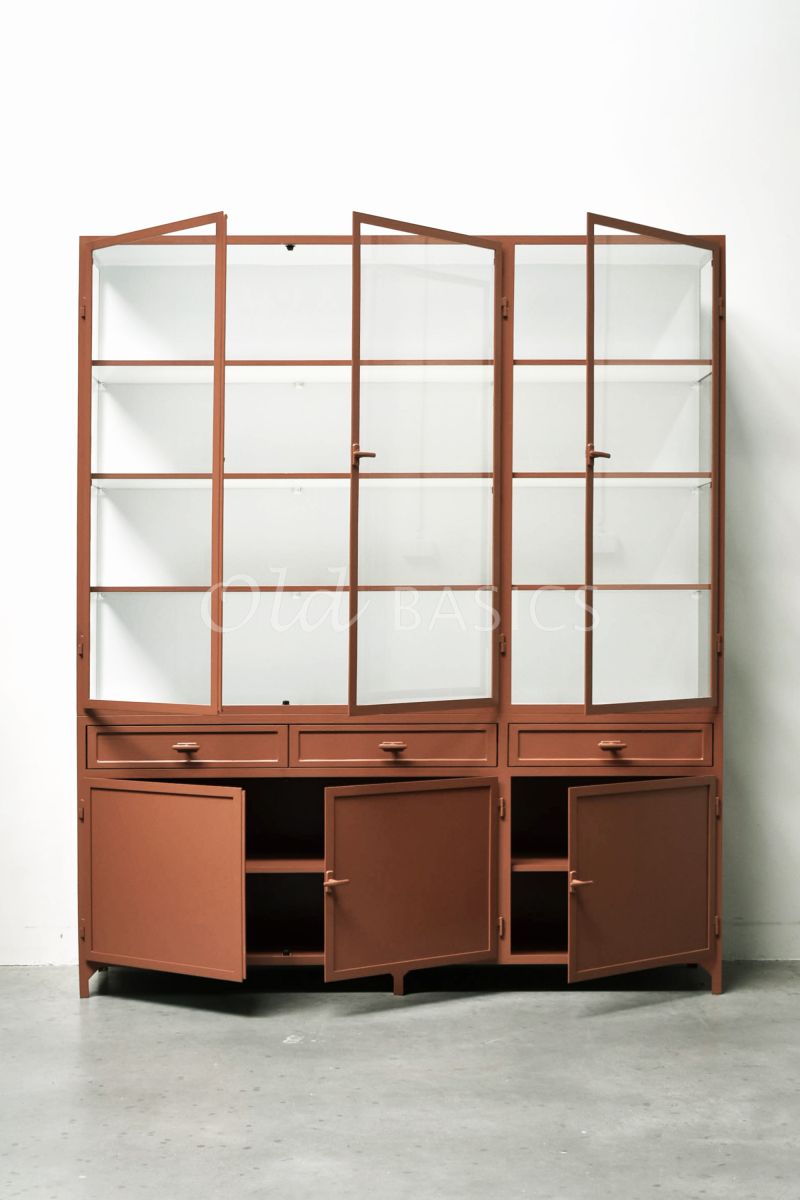 Detail van Apothekerskast Ferro, 3 deuren, RAL8004, rood, terra, bruin, oranje, materiaal staal
